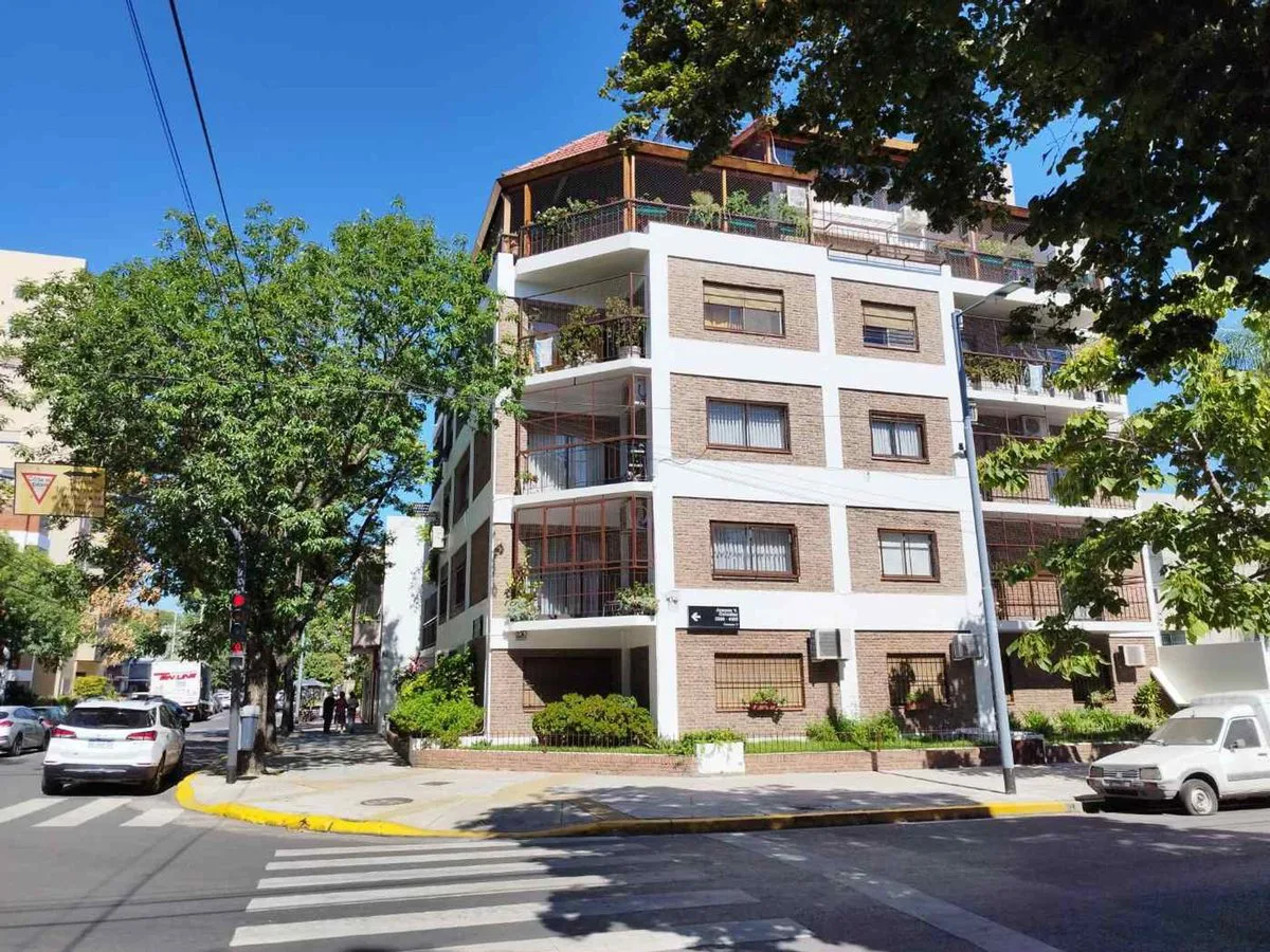 VENTA SEMIPISO 4 AMB + DEP + ESCR. + 2 COCHERAS. foto 4
