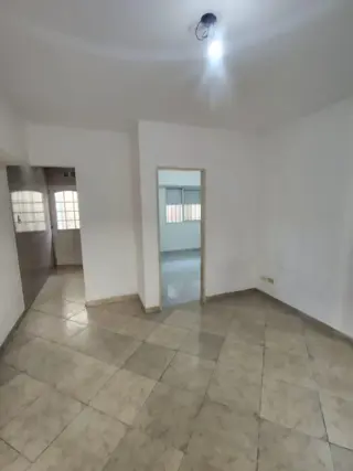 Departamento 3 ambientes con patio en castelar foto 4