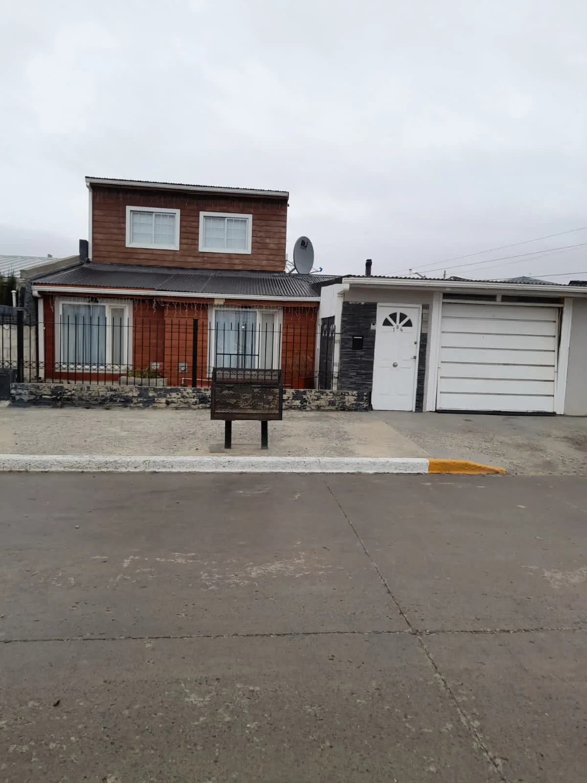 VENTA – CASA 4 DORMITORIOS – BARRIO C.A.P foto 2