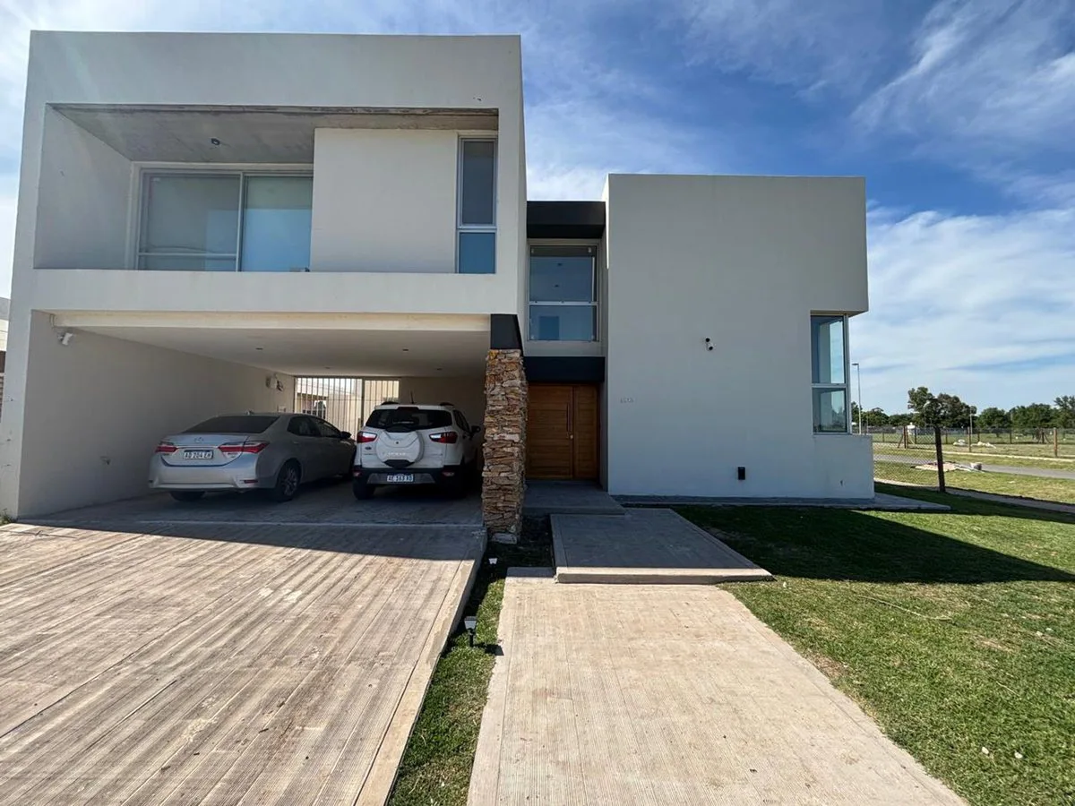 VENTA DE CASA 4 DORMITORIOS EN DON MATEO foto 3