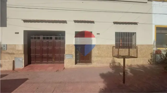 VENTA CASA 200M2 CIUDAD DE NIEVA 3 HABITACIONES