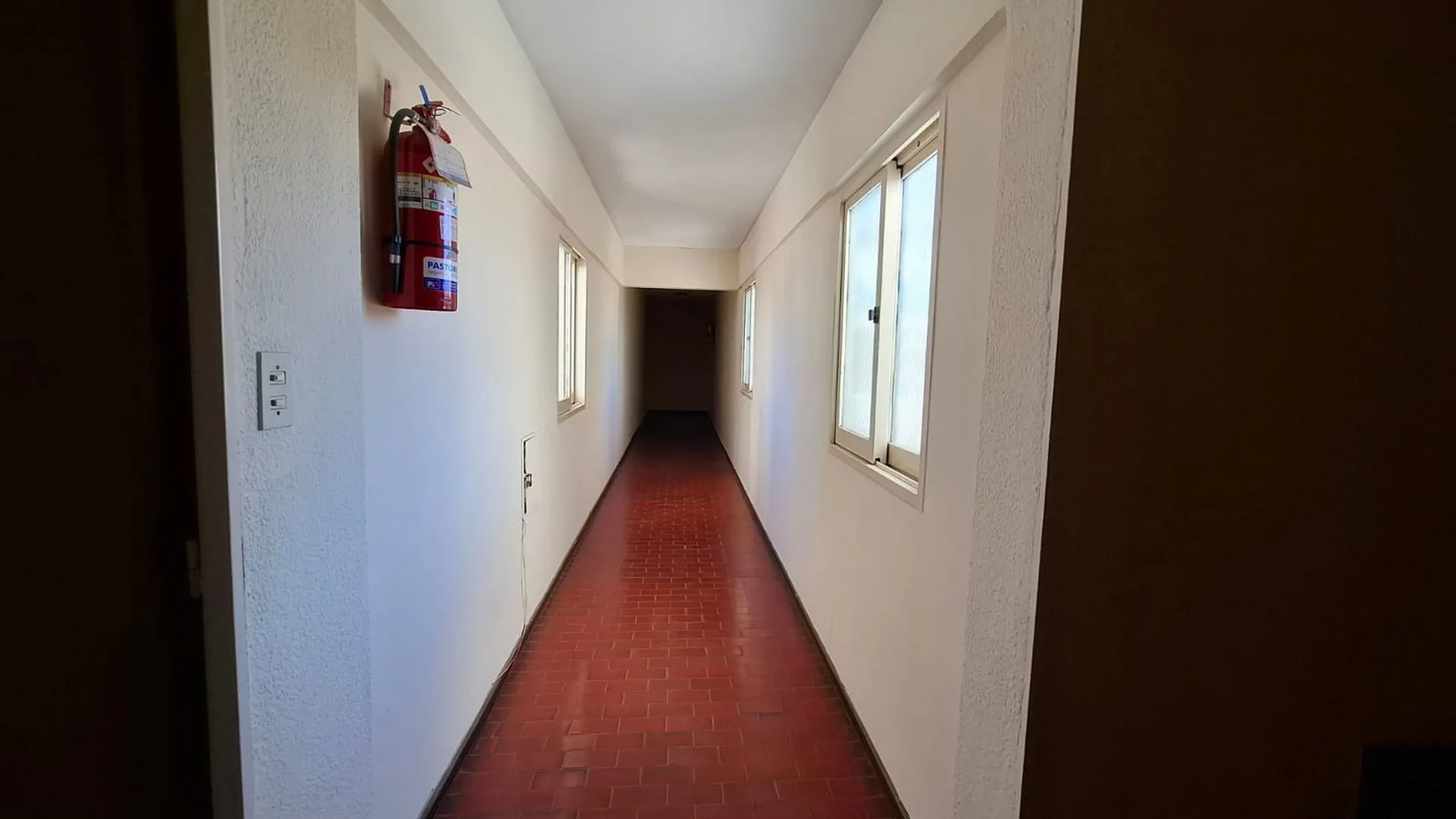 Alquiler depto 2 dorm 2 balcon cochera alberdi foto 2