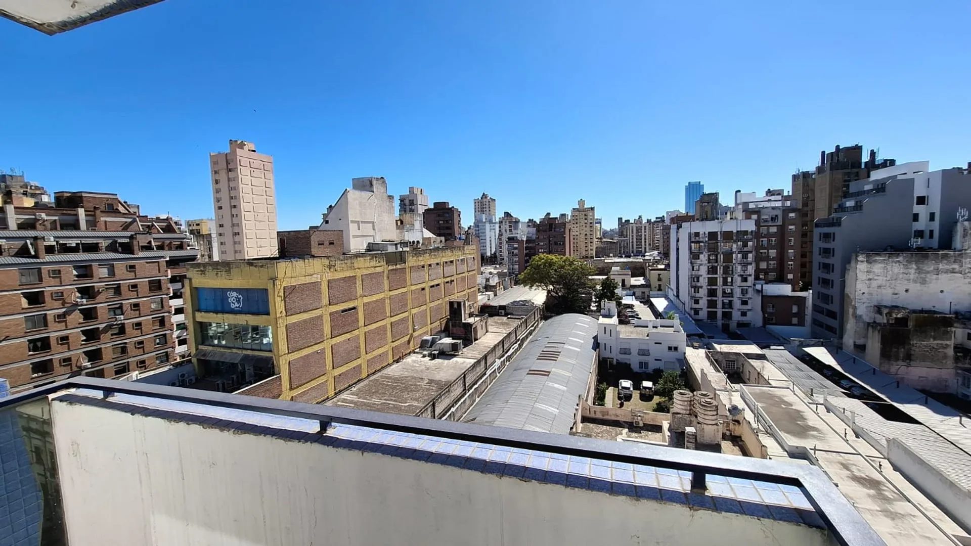 Alquiler depto 2 dorm 2 balcon cochera alberdi foto 3