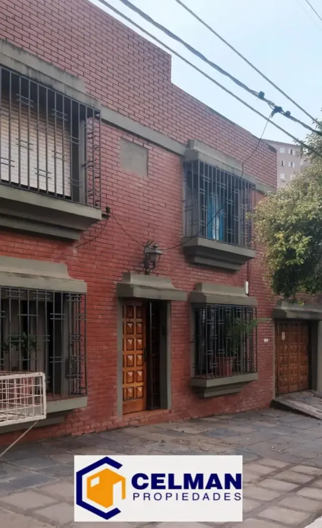 Linda Casa céntrica 4 dormit, gge,varios autos, patio, galería cerrada. Cerquita de la costa cont Santa Fe.