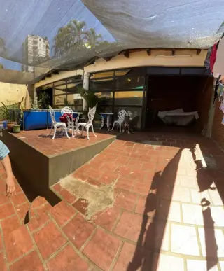 Linda Casa céntrica 4 dormit, gge,varios autos,  patio, galería cerrada. Cerquita de la costa cont Santa Fe. foto 4