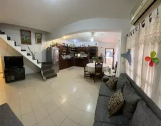 Linda Casa céntrica 4 dormit, gge,varios autos,  patio, galería cerrada. Cerquita de la costa cont Santa Fe. foto 5