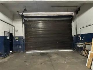 ALQUILER - RAMOS MEJIA - GALPON 580 m2 CON OFICINA - VESTUARIOS foto 4