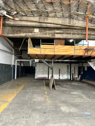 ALQUILER - RAMOS MEJIA - GALPON 580 m2 CON OFICINA - VESTUARIOS foto 5