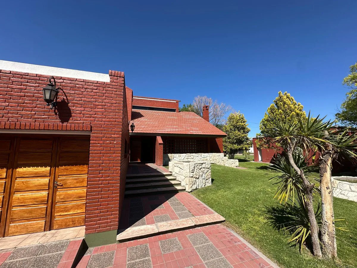 VENTA DE CASA DE CATEOGRIA EN MAIPU foto 2