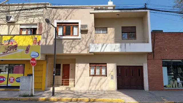 Se vende casa céntrica 3 dorm c/pileta, VT