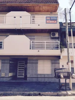 Departamento 2 amb al frente con balcon foto 1