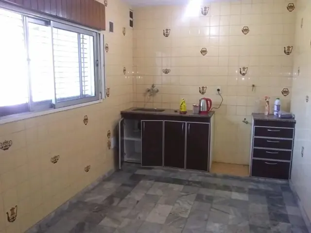 CHALET, 5 AMBIENTES, FONDO LIBRE