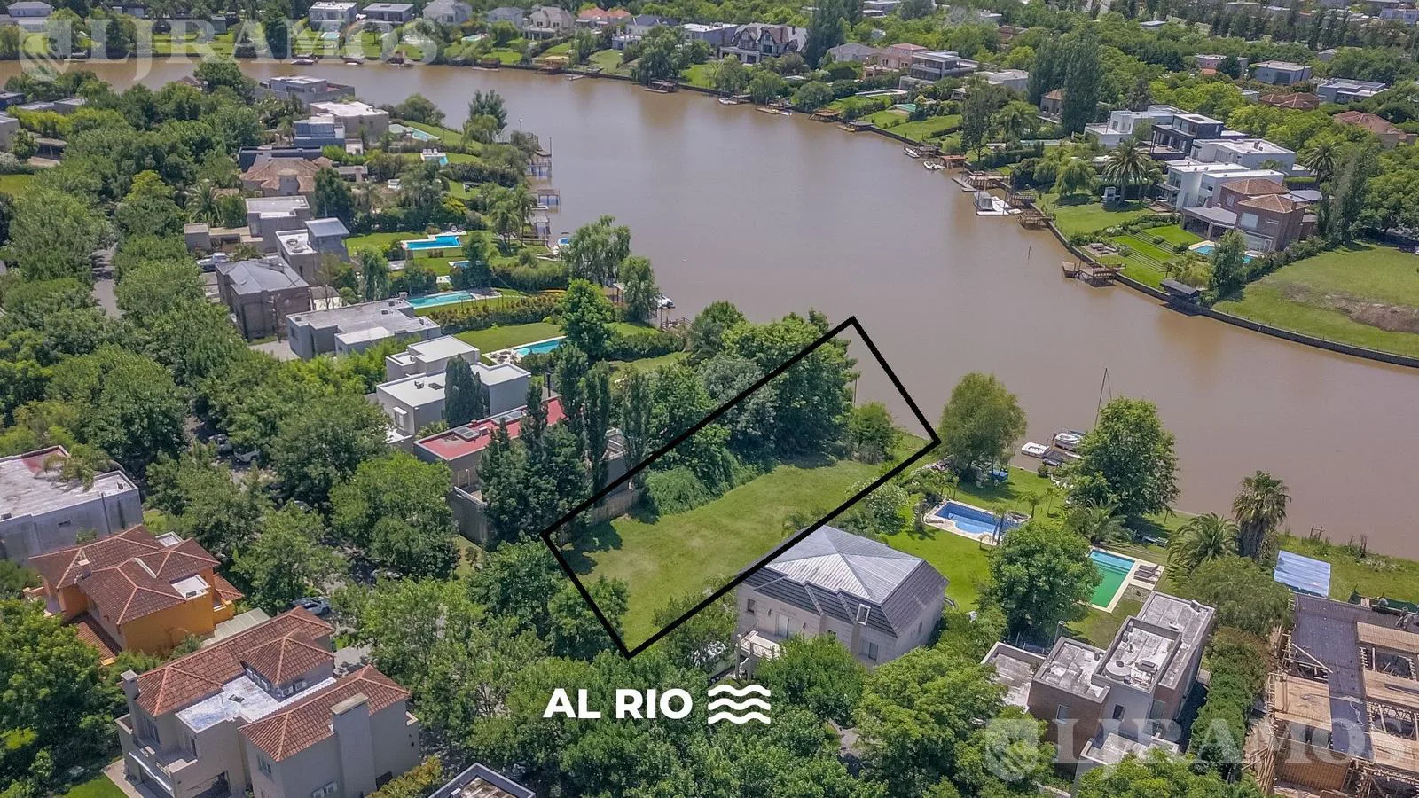 LOTE DE 497M2  AL RIO. APTO CREDITO. foto 4