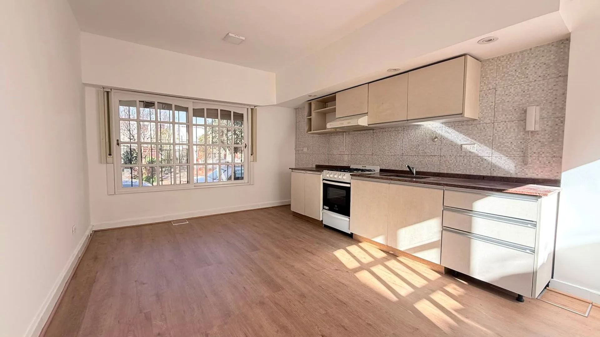 VENDE 3 AMB CON QUINCHO TERRAZA 145M2 TOT foto 4