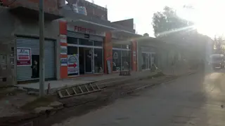 Local excelente ubicación de 3x15. El Pato foto 2