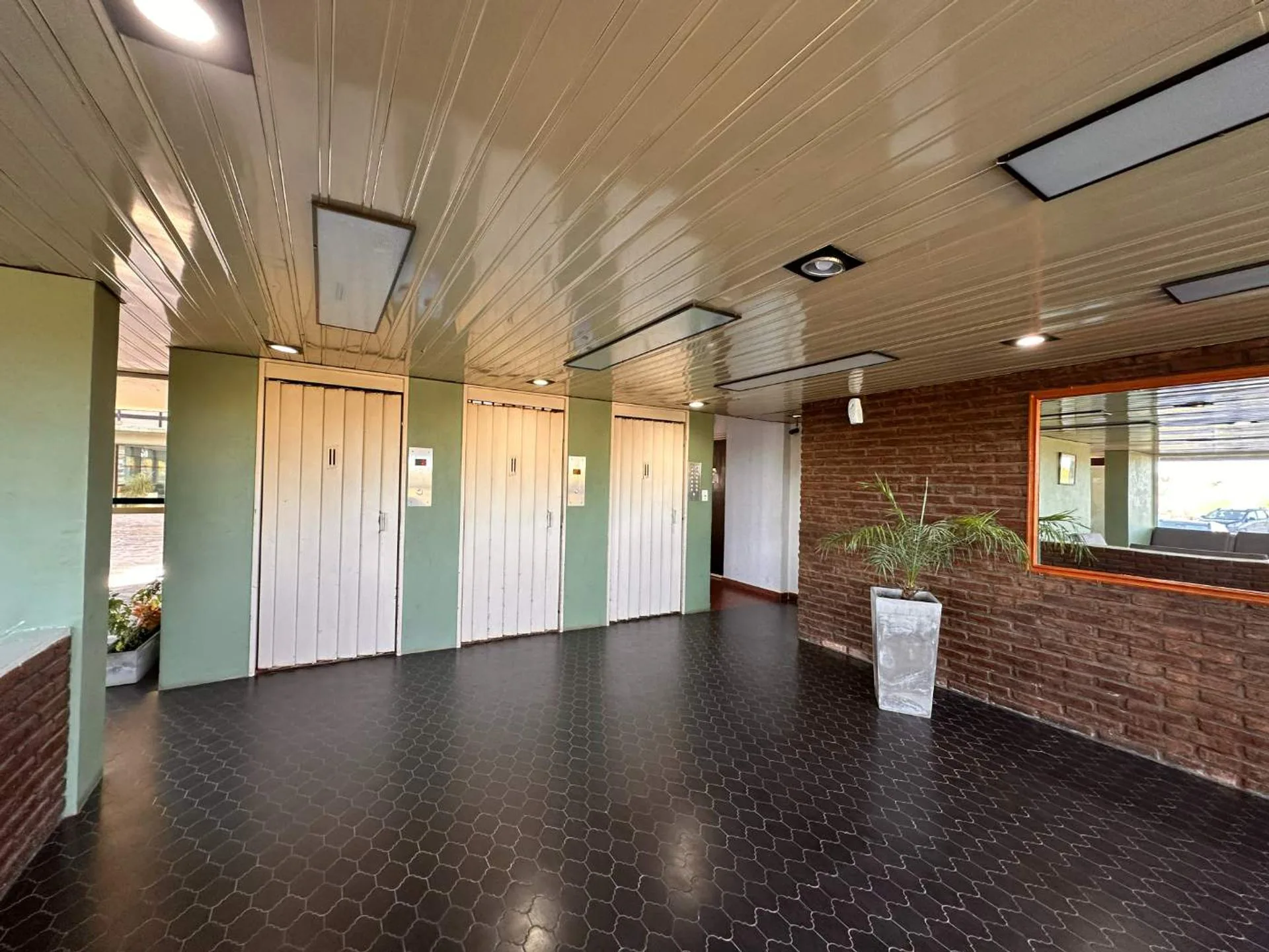 VENTA DEPARTAMENTO 3 AMBIENTES PINAMAR FRENTE MAR foto 3