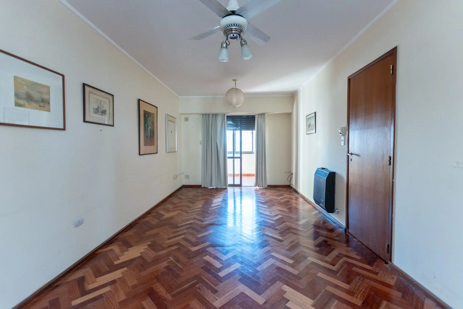 VENTA DEPARTAMENTO AMPLIO C/ COCHERA EN CENTRO SUR