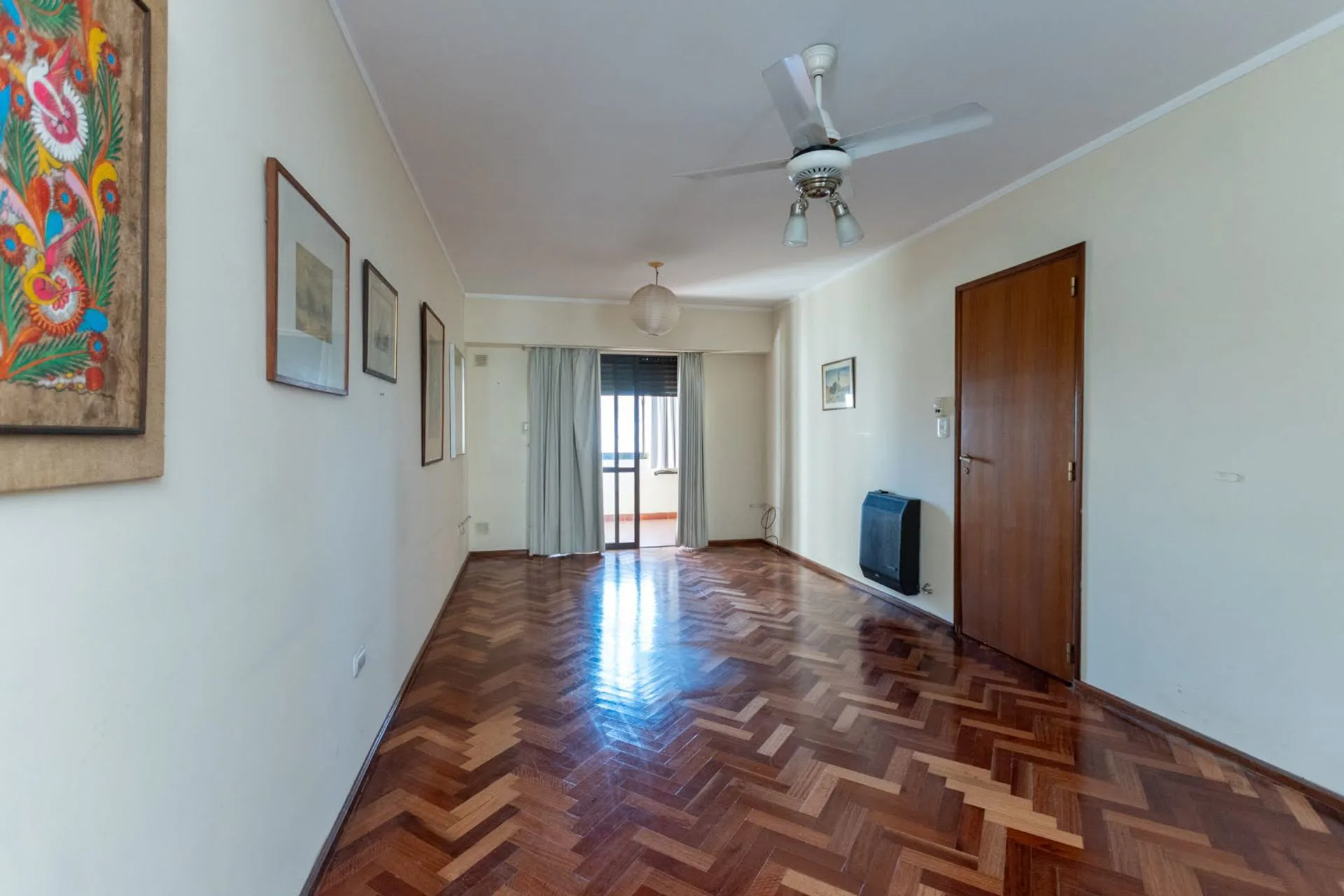 VENTA DEPARTAMENTO AMPLIO C/ COCHERA EN CENTRO SUR foto 2