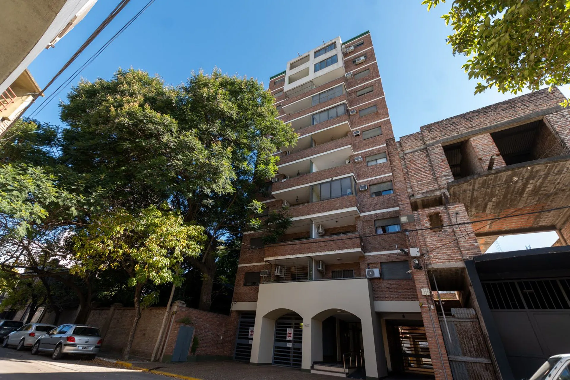 VENTA DEPARTAMENTO AMPLIO C/ COCHERA EN CENTRO SUR foto 3