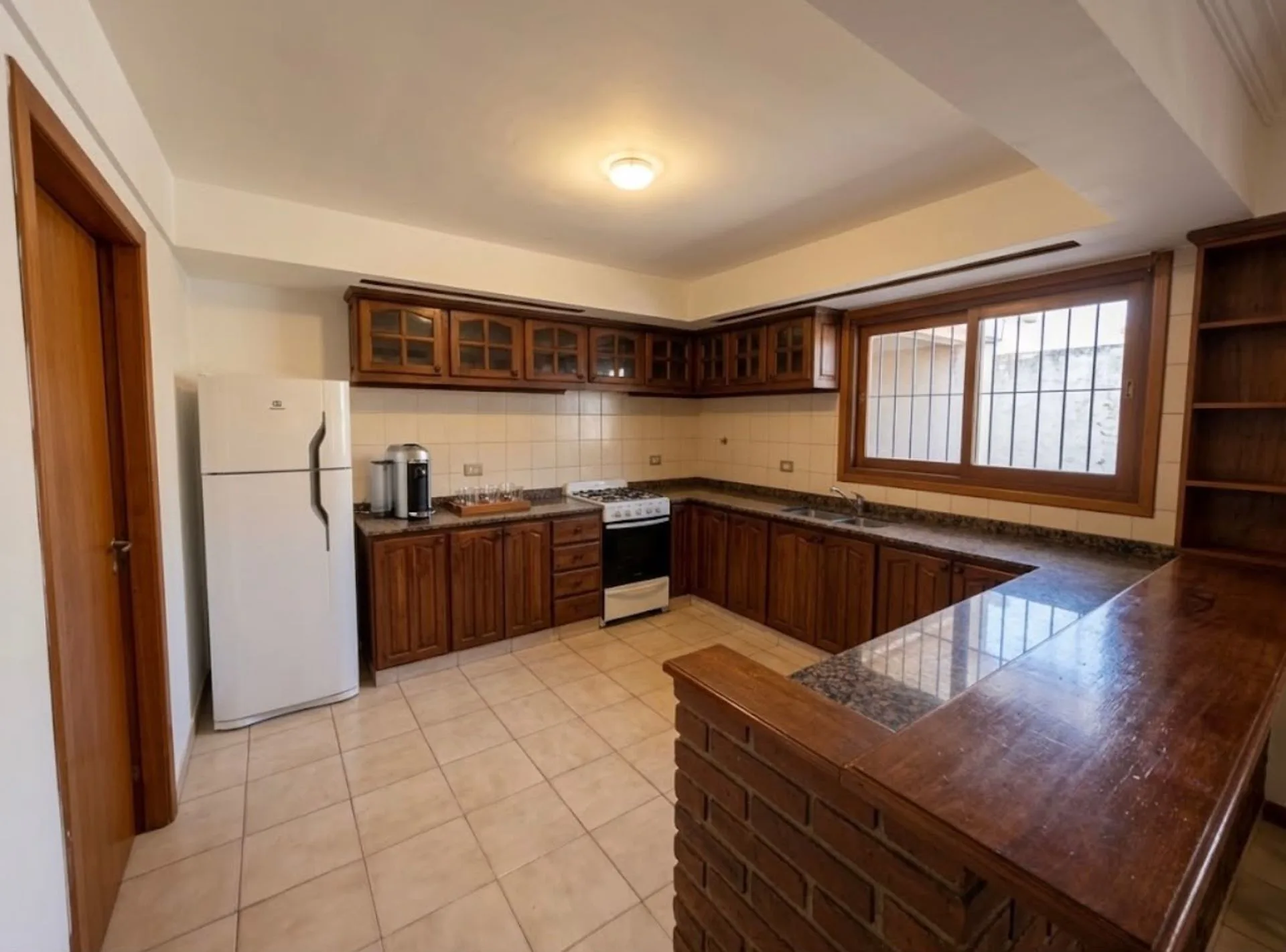 Venta casa 4amb con local y cochera Villa Primera foto 4