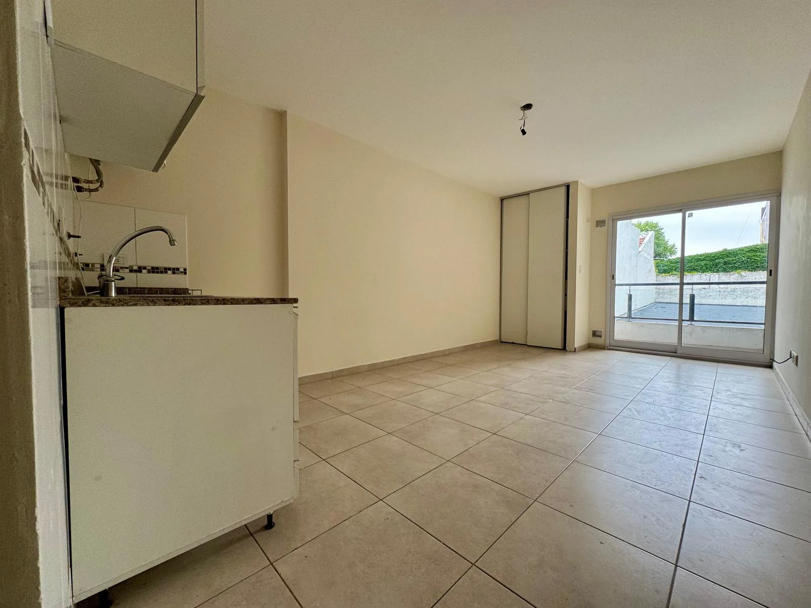 Ov. Lagos 500 - Departamento monoambiente en alquiler - Rosario, Pichincha foto 2