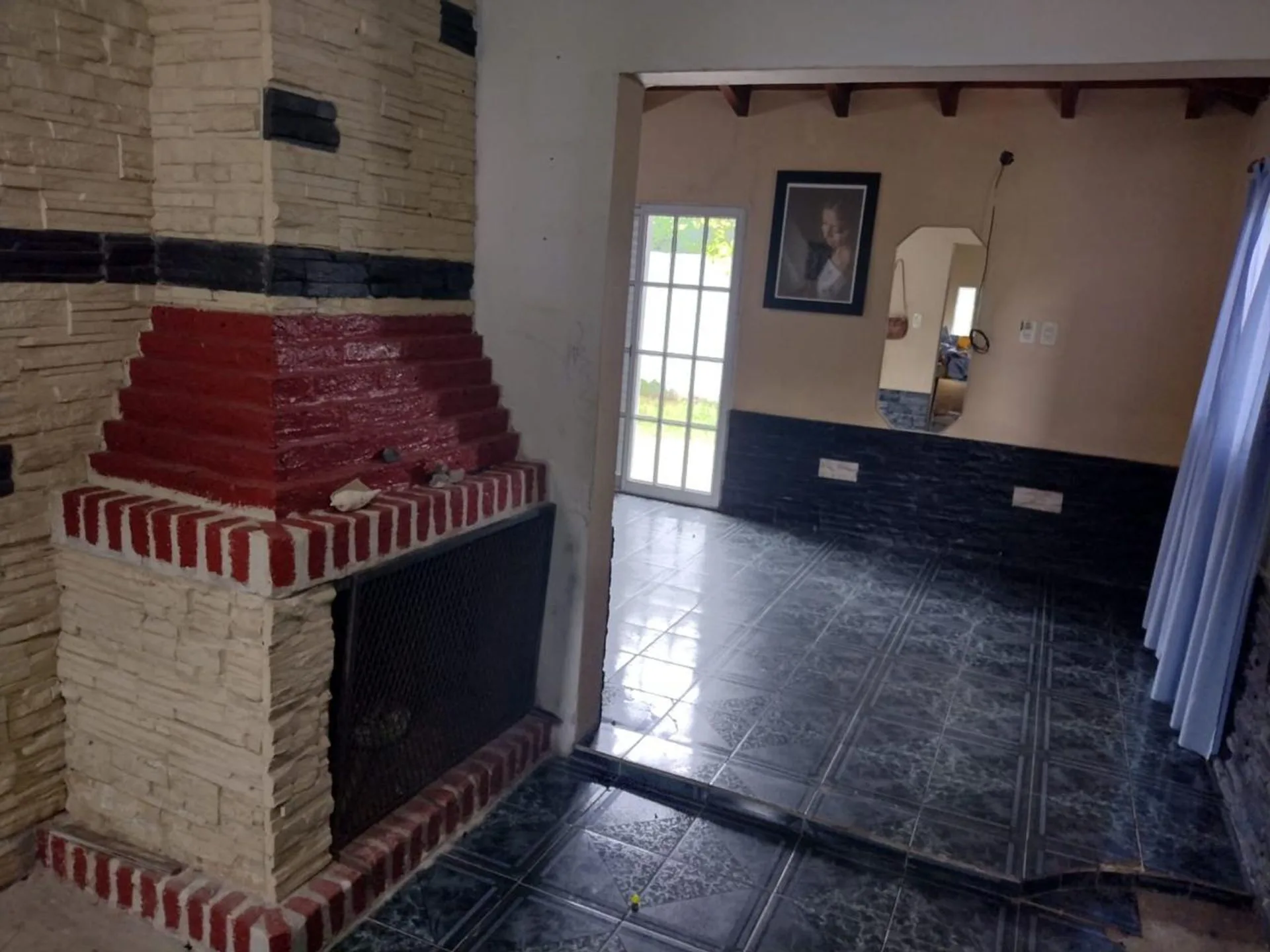 CASA CON QUINCHO Y PILETA a mts de Posada Hambarè foto 3