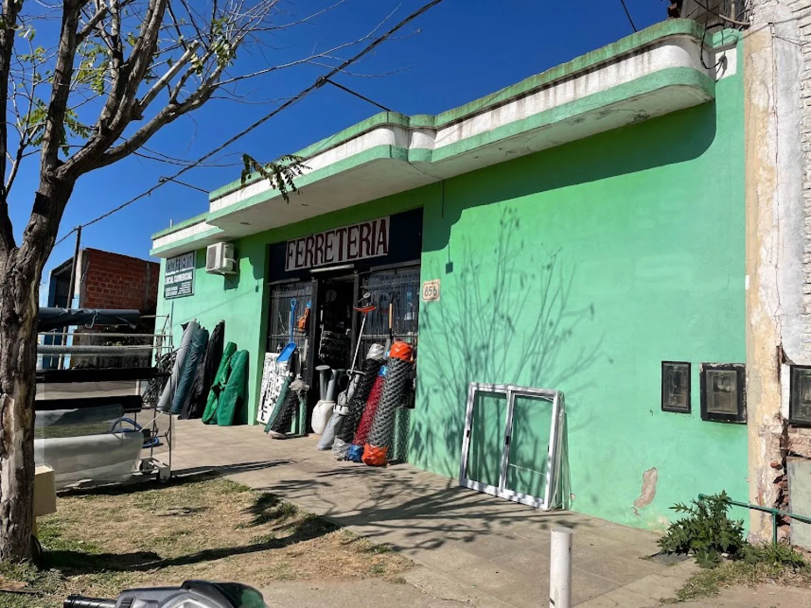 Local comercial comercial con excelente ubicación - Monte foto 2