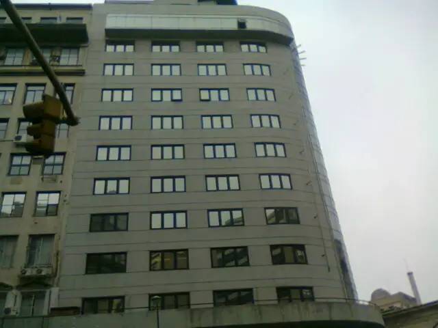 EXCELENTES OFICINAS EN PISO COMPLETO DE 160 M2 FRENTE AL CONSEJO DELIBERANTE DE LA CIUDAD