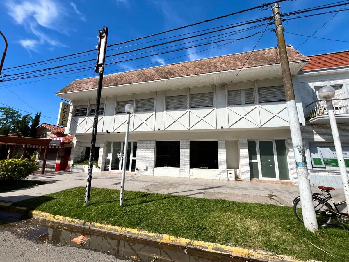 HOTEL EN MIRAMAR CON POTENCIAL COMERCIAL foto 2
