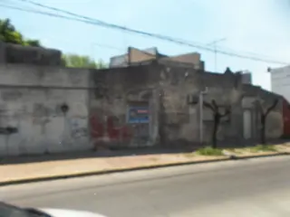 CASA EN ESQUINA  - SUIZA AL 2800 - CASEROS - 3 DE FEBRERO foto 2