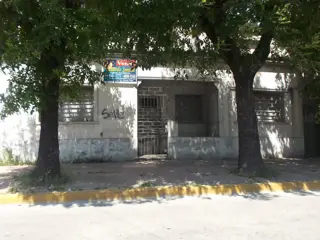 CASA EN ESQUINA  - SUIZA AL 2800 - CASEROS - 3 DE FEBRERO foto 3