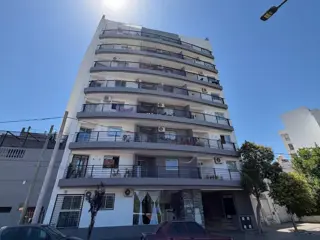 GENERAL PAZ Alquiler de 1 dormitorio con cochera incluida! foto 1