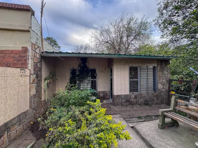 Casa 2 dormitorios y gran jardín, Paraná