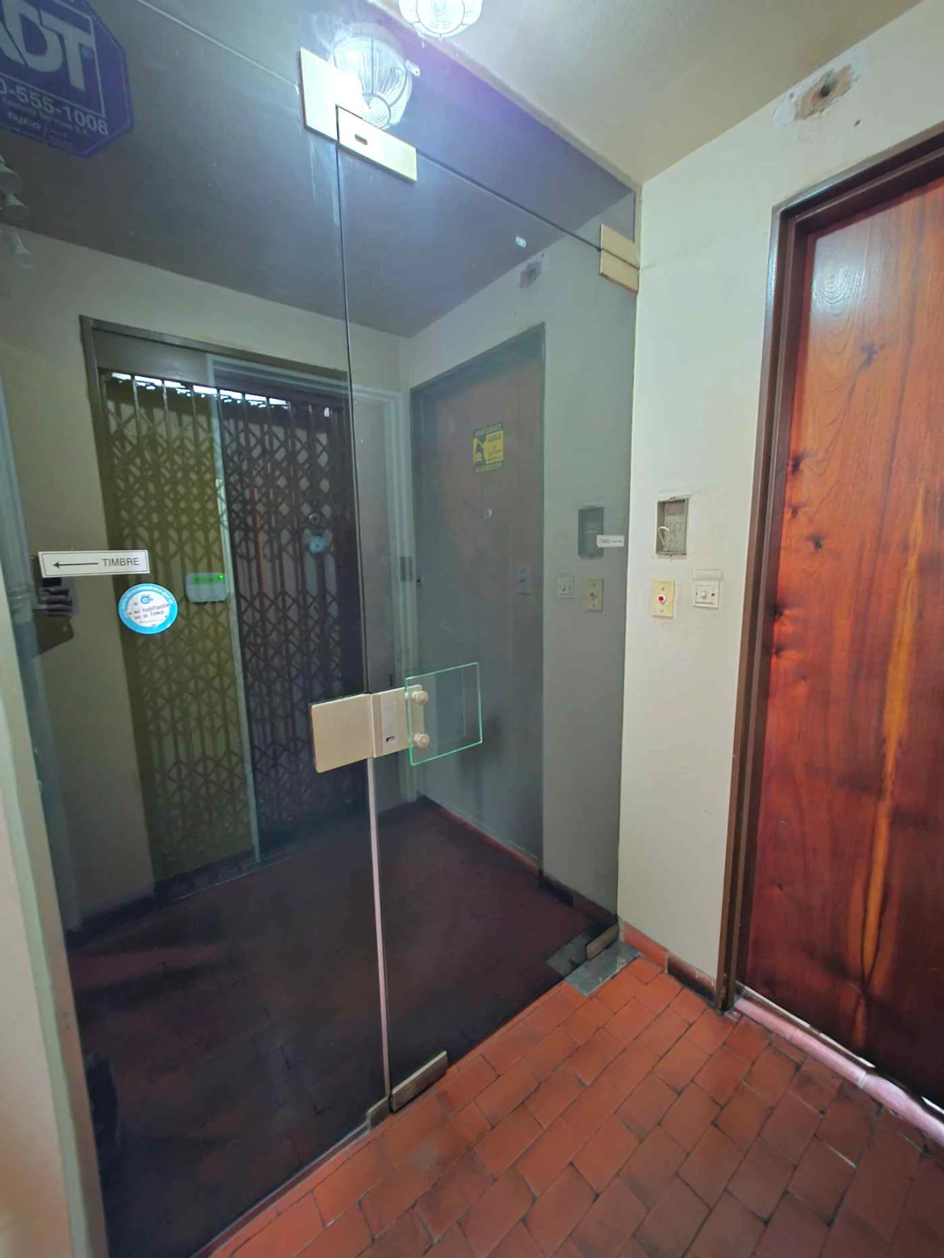 OFICINA EN VENTA MORÓN CENTRO EXCELENTE UBICACIÓN foto 2