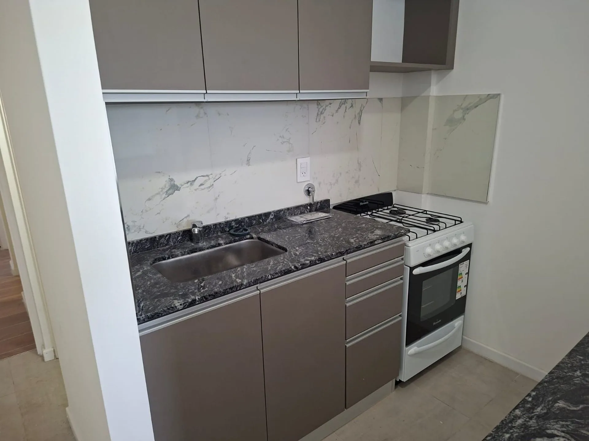 DPTO. EN ALQUILER - BARRIO CANDIOTI SUR foto 3