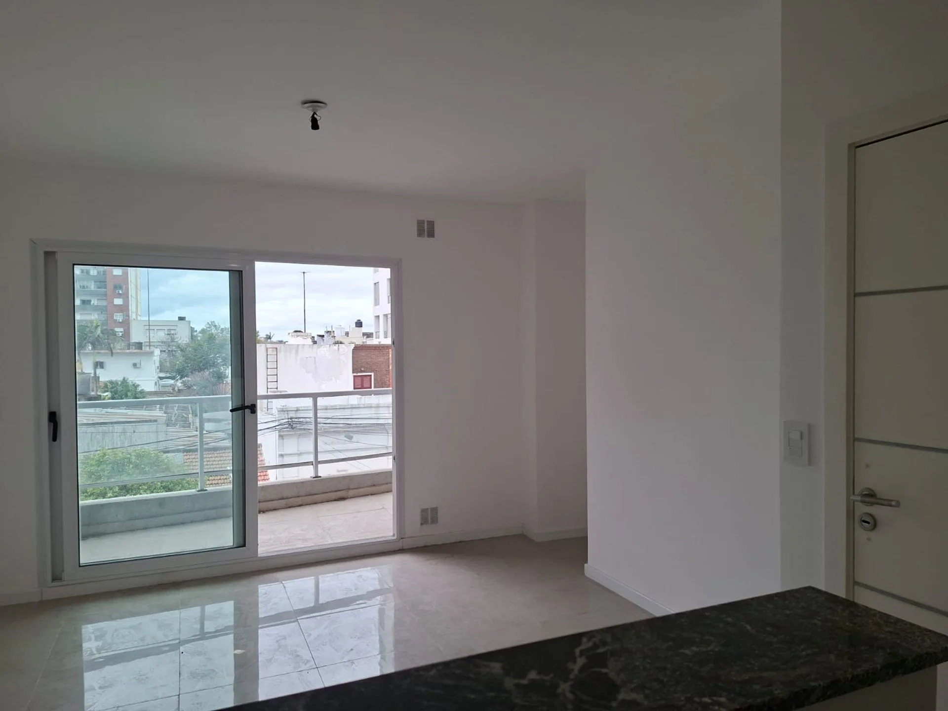 DPTO. EN ALQUILER - BARRIO CANDIOTI SUR foto 4