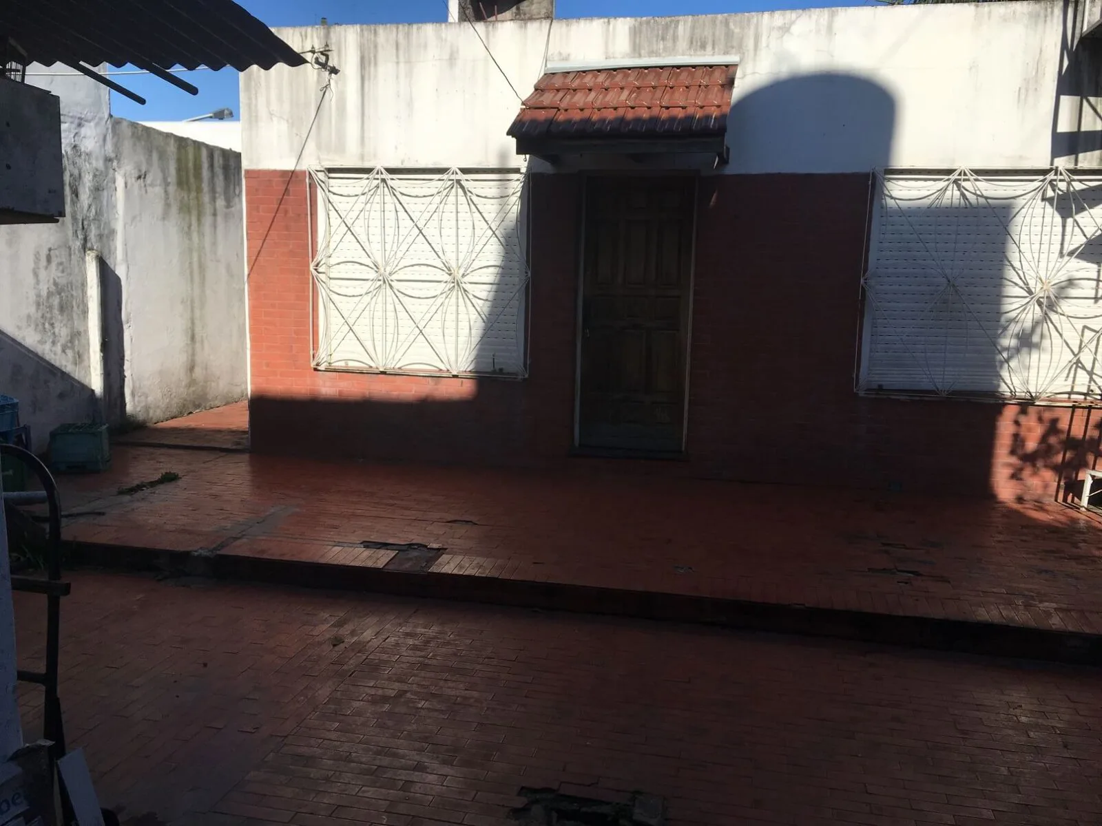 Casa en lote propio de 8.66 x43, con cuatro departamentos totalmente independientes. foto 2