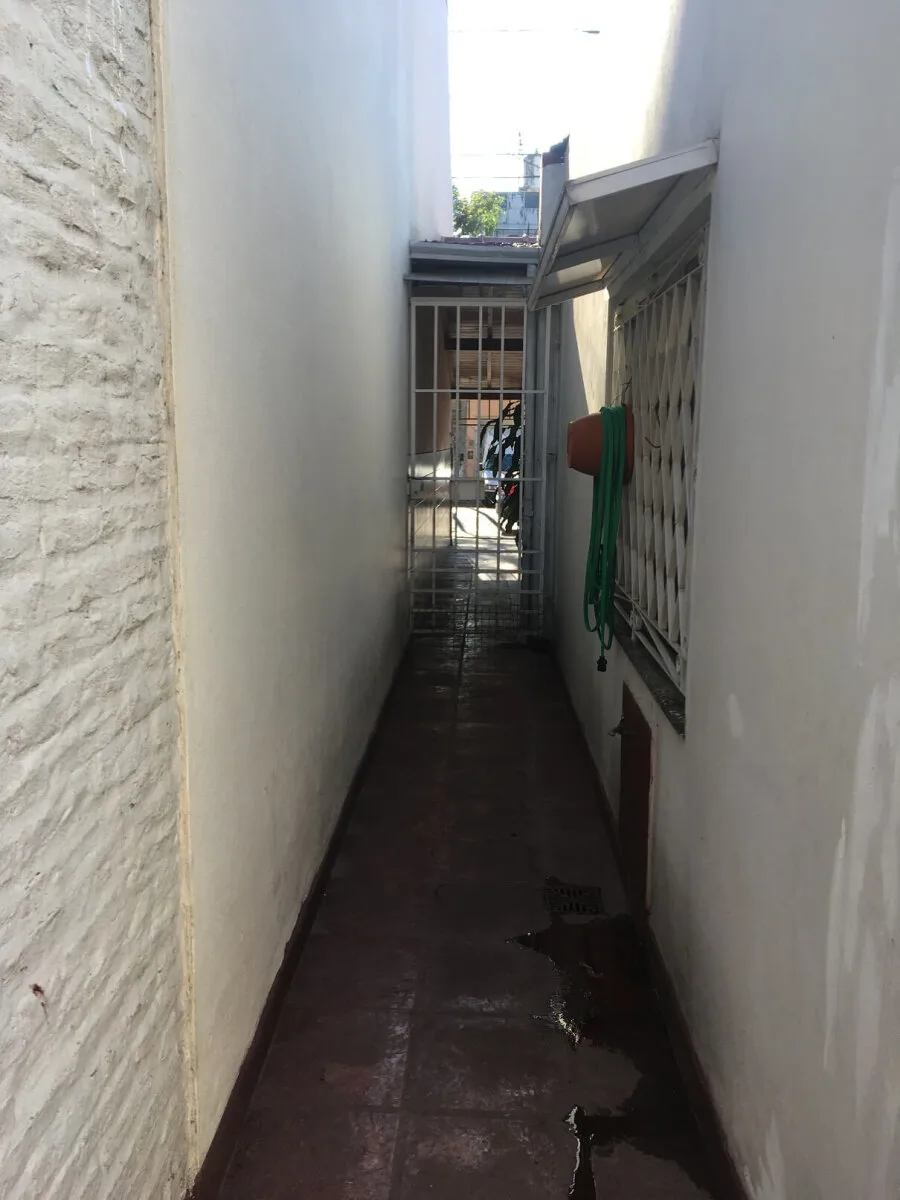 Casa en lote propio de 8.66 x43, con cuatro departamentos totalmente independientes. foto 5