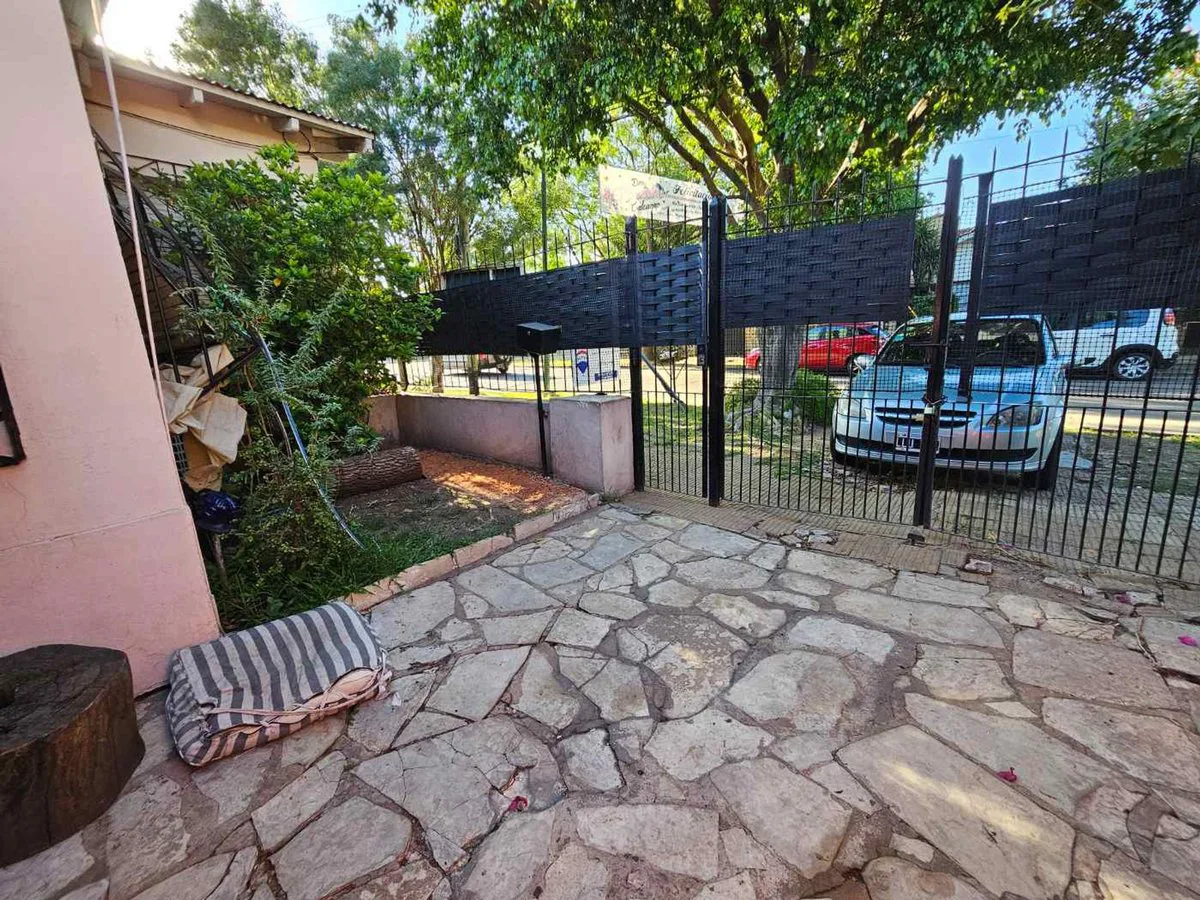 VENTA CASA 3 AMBIENTES COCHERA ITUZAINGO ESTACIÓN foto 3