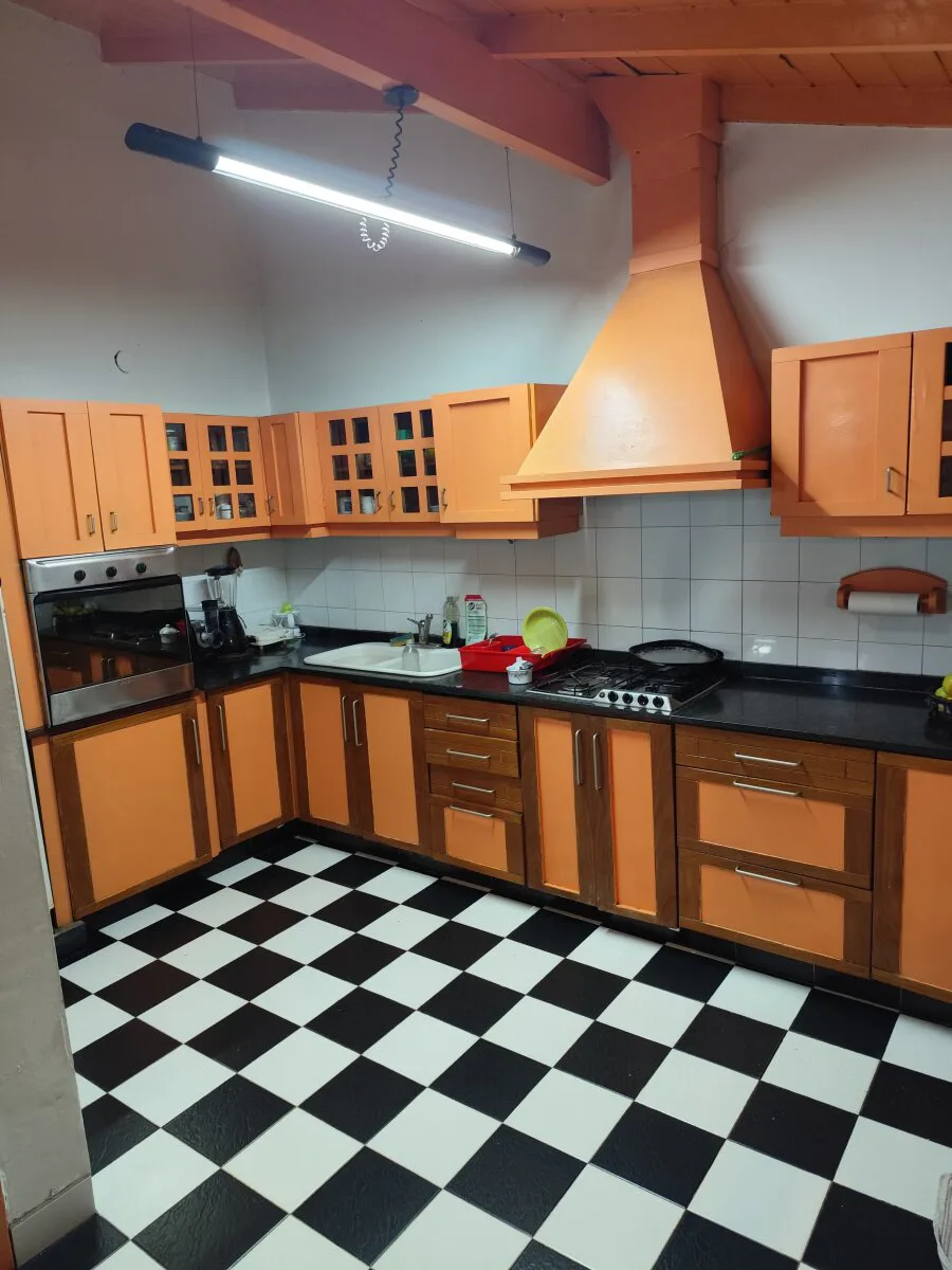 VENTA DE CASA DE 6 AMBIENTES CASTELAR foto 5