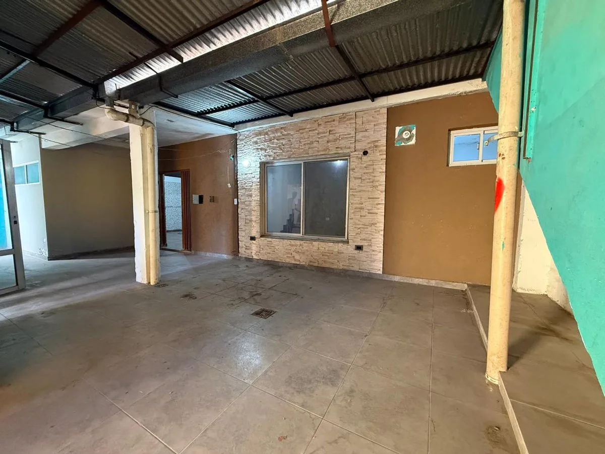 VENTA CASA MULTIFAMILIAR ISIDRO CASANOVA foto 4
