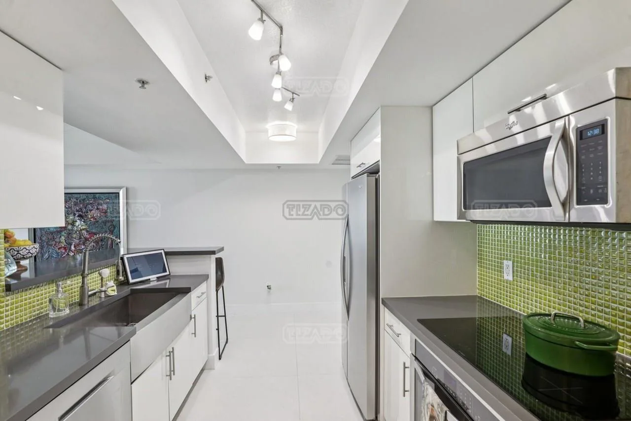 335 S Biscayne Blvd 300 foto 2
