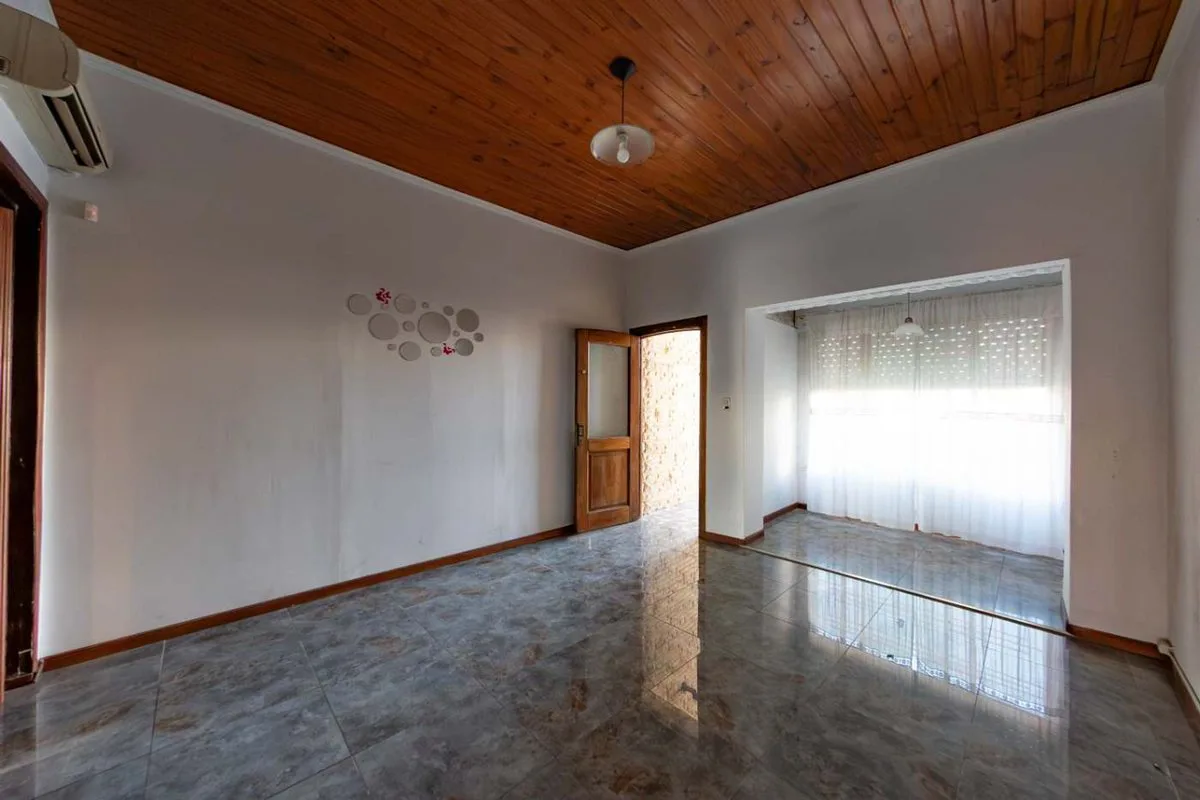 Casa de 4 amb lote propio - Lanus Oeste - cochera foto 4