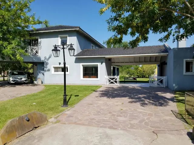 Importante casa estilo Campo en Haras del Sur 1