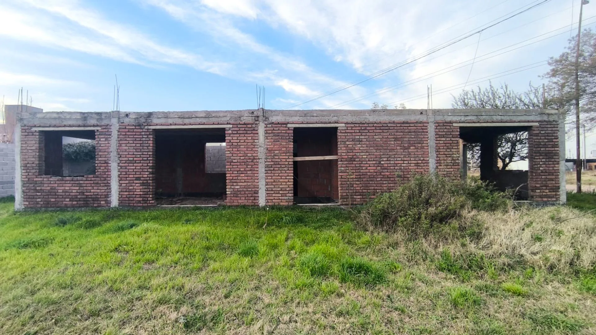 VENTA TERRENO 366mt EN OBRA B°PADRE MUJICA V MARIA foto 2