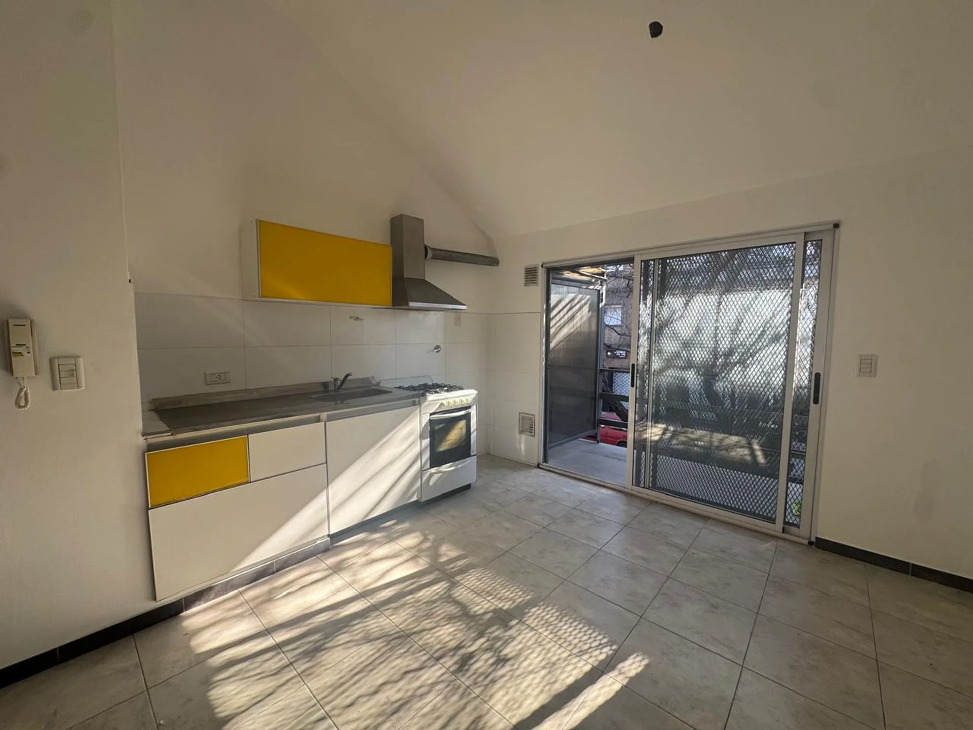 VENTA DEPTO 2 AMB EN VILLA GRAL MITRE CON BALCON foto 5