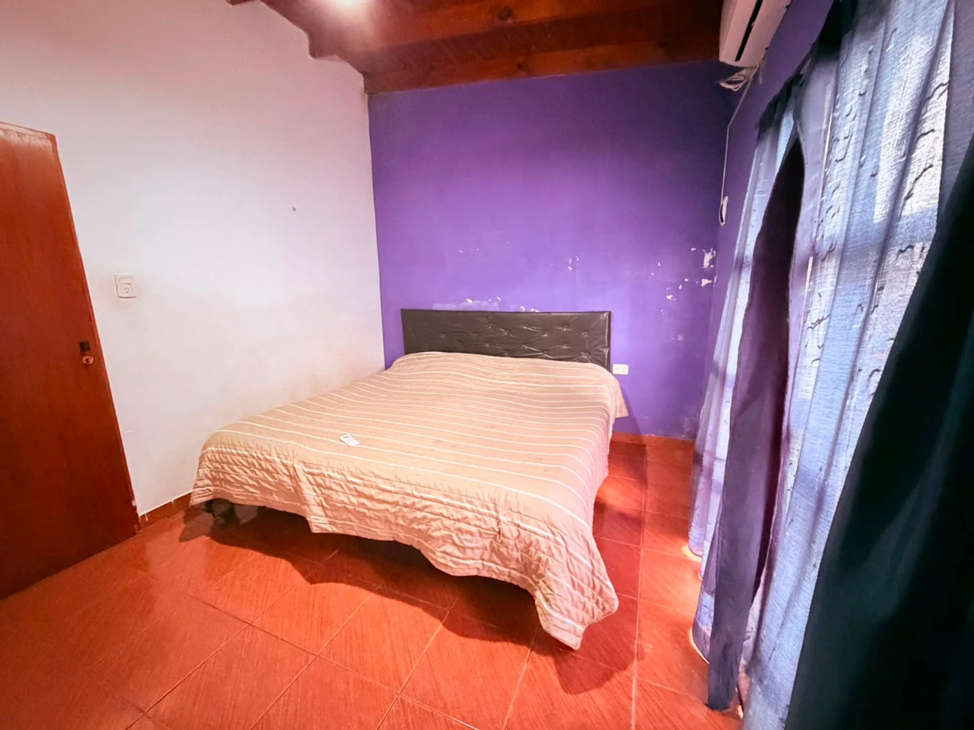 VENTA CASA EN ISIDRO CASANOVA CON AMPLIO TERRENO foto 4