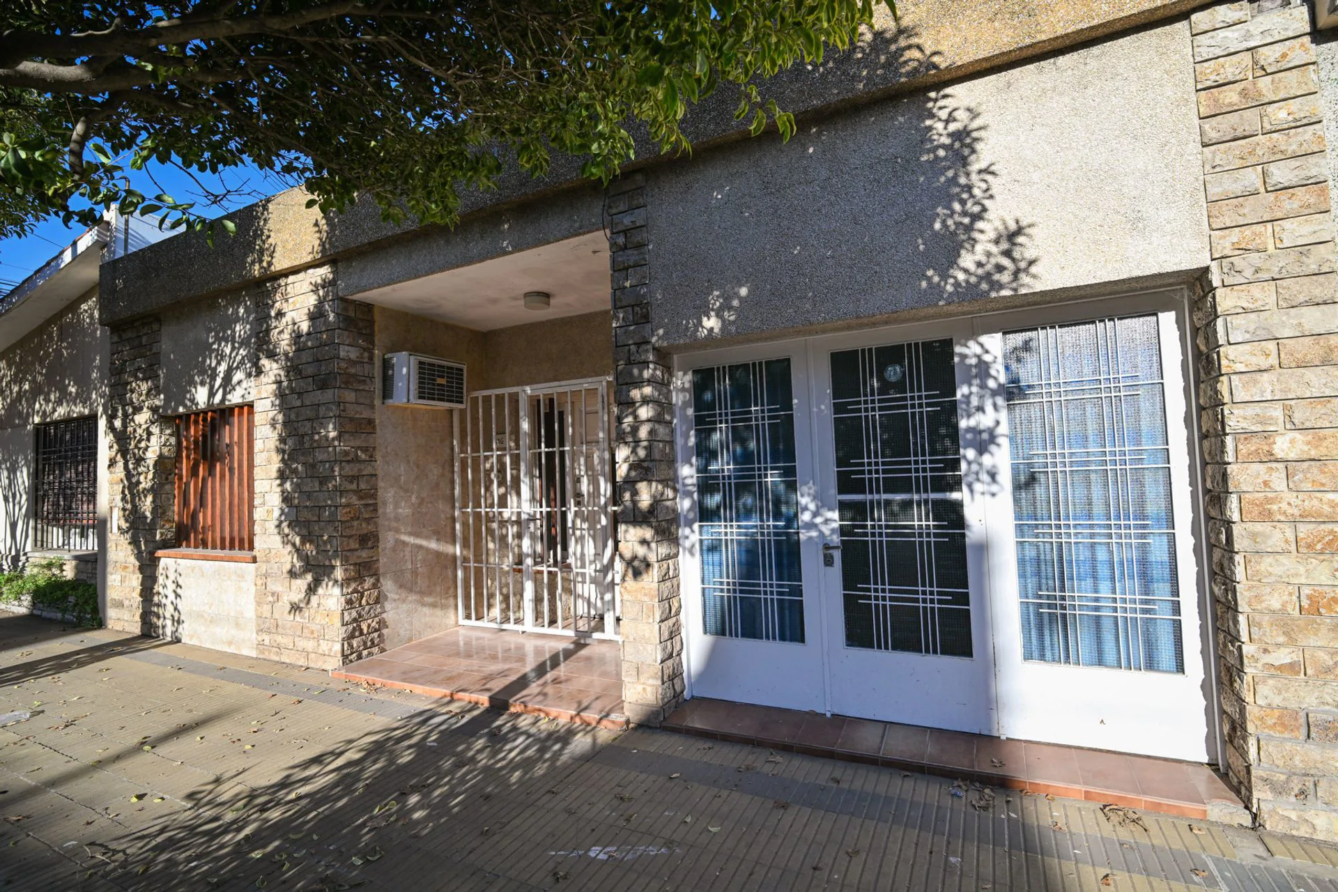 CASA DE DOS DORMITORIOS EN BARRIO CENTRO I foto 2