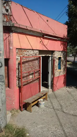 SE VENDEN 3 LOCALES EN BLOCK SOBRE AV. JUAN B. JUSTO (TIGRE). foto 2
