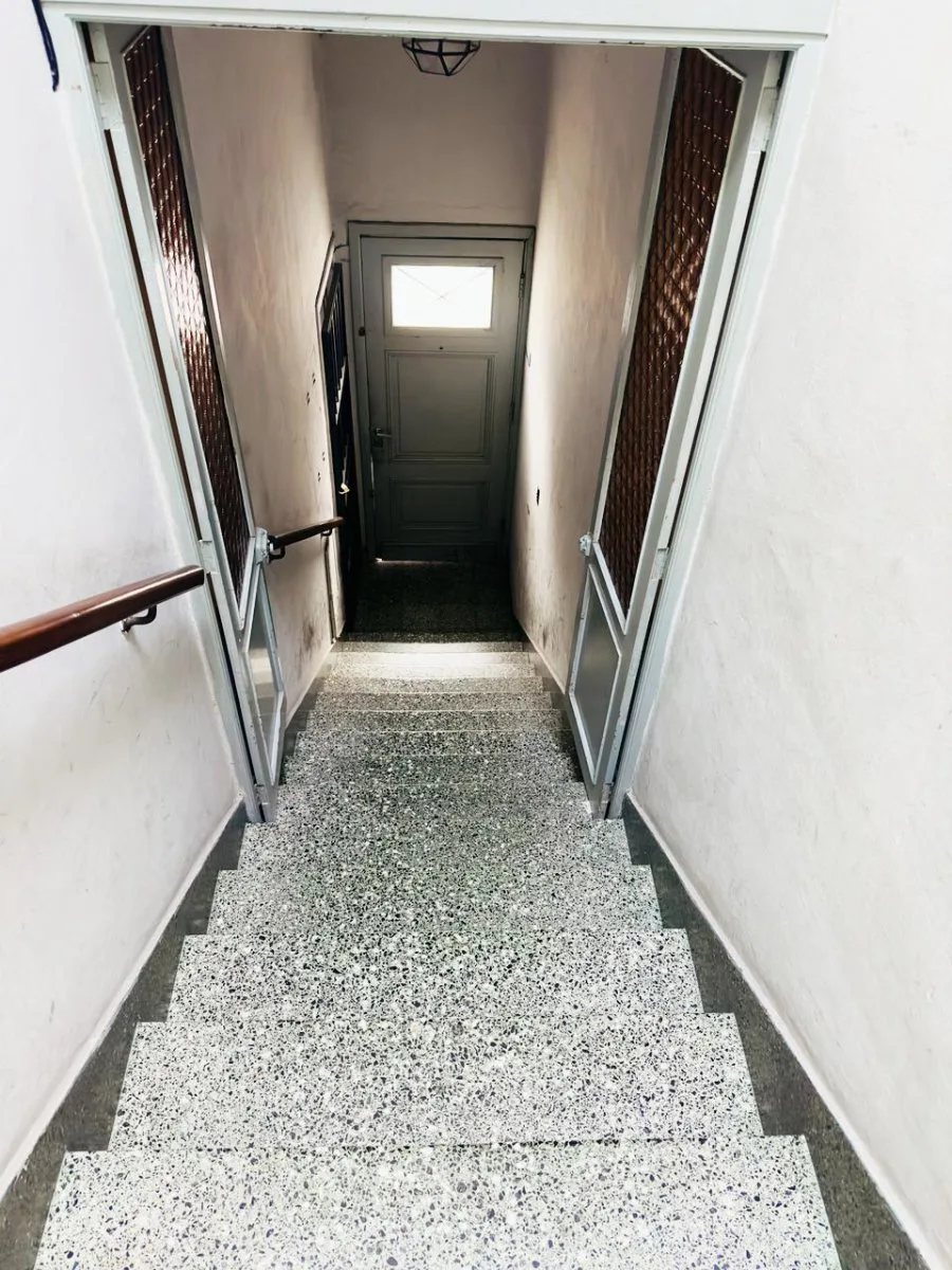 OPORTUNIDAD. Propiedad en block, 5 departamentos mas local, Mom al 3300 foto 2